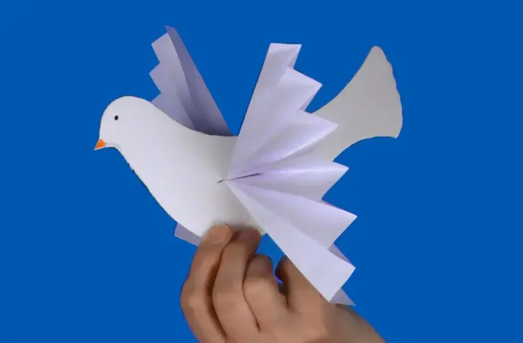 Friedenstaube basteln Anleitung für Origami mit den Kindern zu Ostern