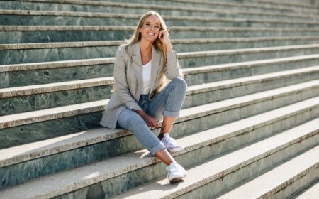 Frühlingsmode Blazer und Jeans kombinieren