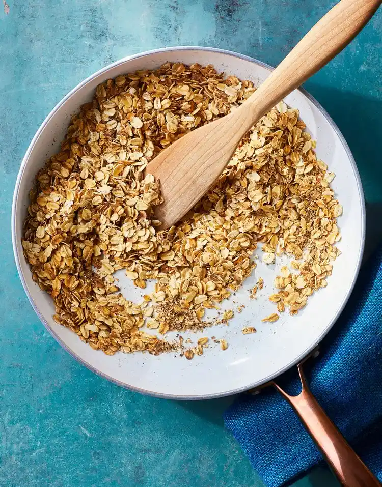 Roasted oats for a filling breakfast cereal