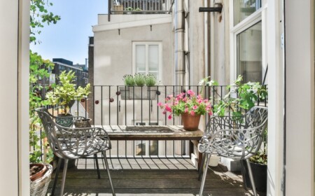 Ikea Balkon 2022 Gartenmöbel Trends kleine Terrasse einrichten Tipps