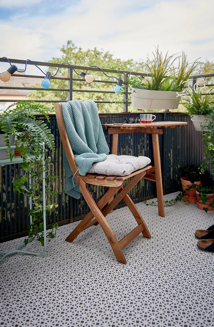 Ikea Balkon 2022 wie die Terrasse mit Lichern dekorieren