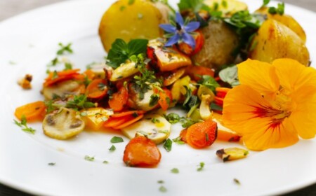 Kreuzkümmel zum Abschmecken von Gerichten verwenden