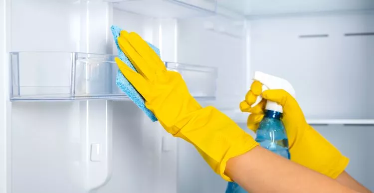 Kühlschrank reinigen Essigwasser, Zitronenwasser oder Natron