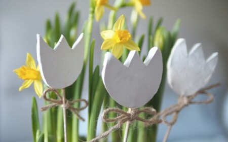 Ostergeschenke basteln mit Anleitung - Tulpen -Blumenstecker aus Bastelton