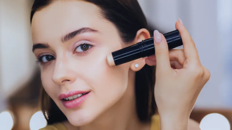 TikTok Beauty Trends 2022 Gesicht straffer wirken lassen
