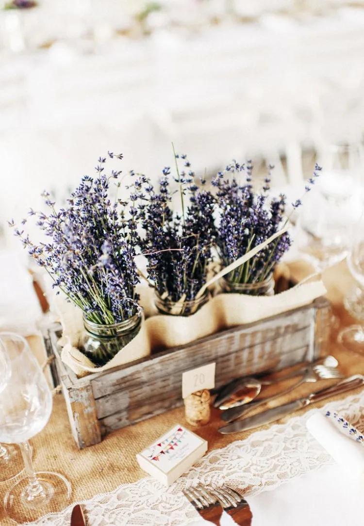 Tischdeko Frühling mit Naturmaterialien Lavendel Dekoideen