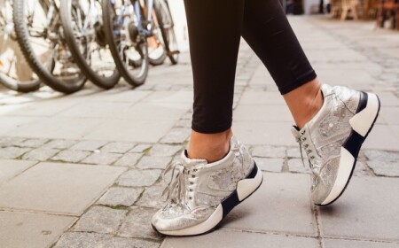 Turnschuhe kombinieren im Alltag Damen Sneakers Trends 2022