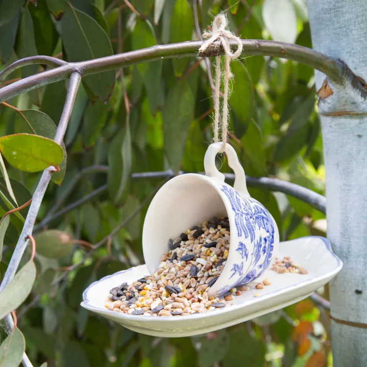 Vogelfutter Haus selber basteln Upcycling Gartendeko selber machen