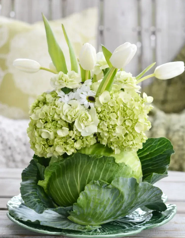 Weißkohl Blumenstrauß selber basteln Tischdeko Frühling mit Naturmaterialien