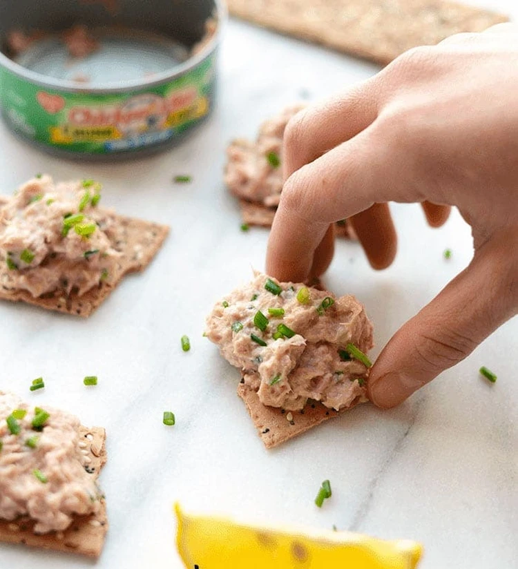 low calorie recipe idea for tuna salad with lemon juice on crackers or bread