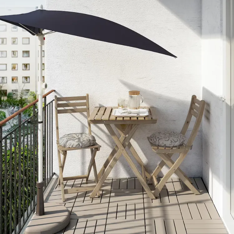 kleinen Balkon einrichten Tipps Ikea Gartenmöbel Trends 2022