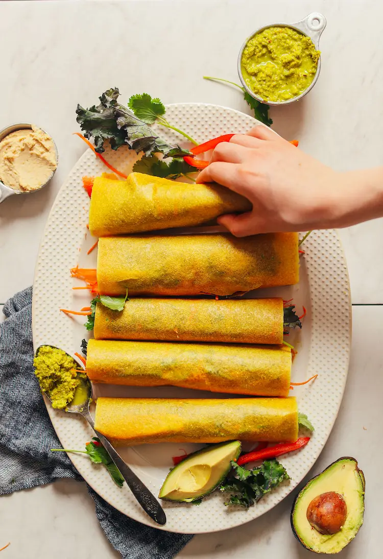 Make a quick recipe for vegetarian wraps with avocado and curry paste for lunch