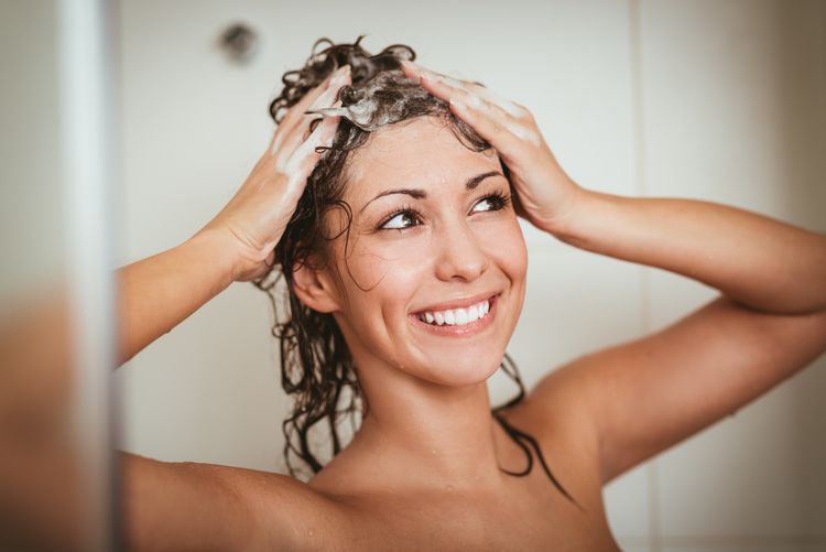 60/180-Regel - das Shampoo zwischen 1 und 3 Minuten einwirken lassen