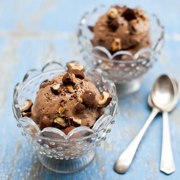 Baileys Schokoladen Eiscreme Rezept ohne Eismaschine Osterbrunch Nachtisch Ideen