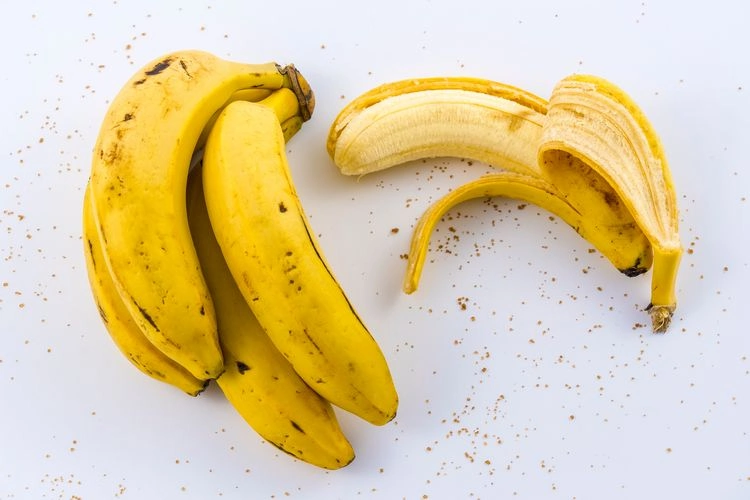 Beste Tipps zur Rosenpflege - düngen mit Bananen