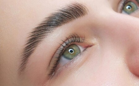 Brow Lifting zu Hause - Mit dieser Anleitung erreichen Sie volle Augenbrauen