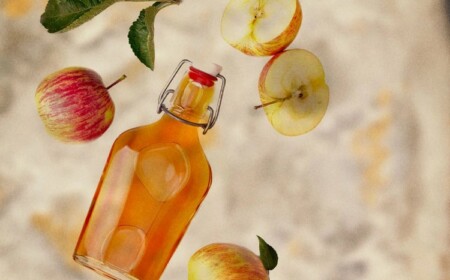 Das Trinken von Essig kann Übelkeit, Aufstoßen oder Reflux verursachen