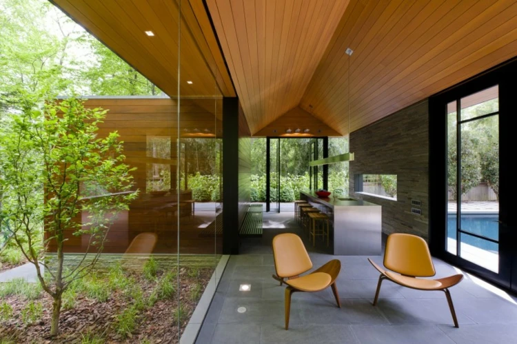 Design Gartenhaus mit Kamin und Edelstahl-Theke