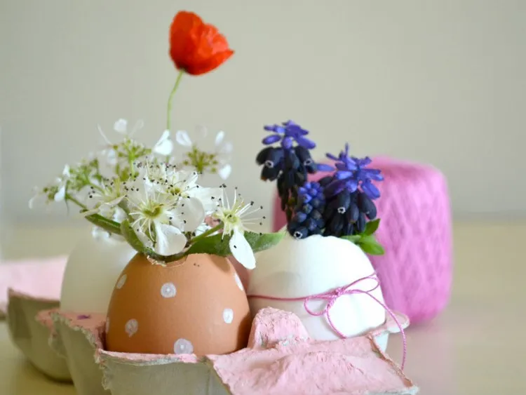 Eierschalen Pflanzenhalter selber machen Ostern Tischdeko Ideen
