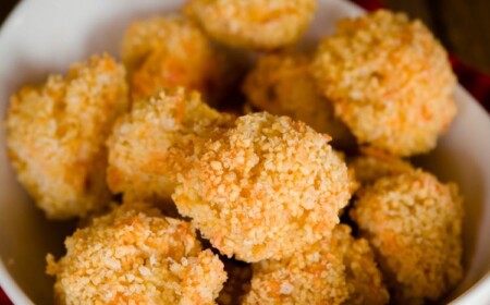 Gebackene Couscous-Bällchen mit Semmelbröseln