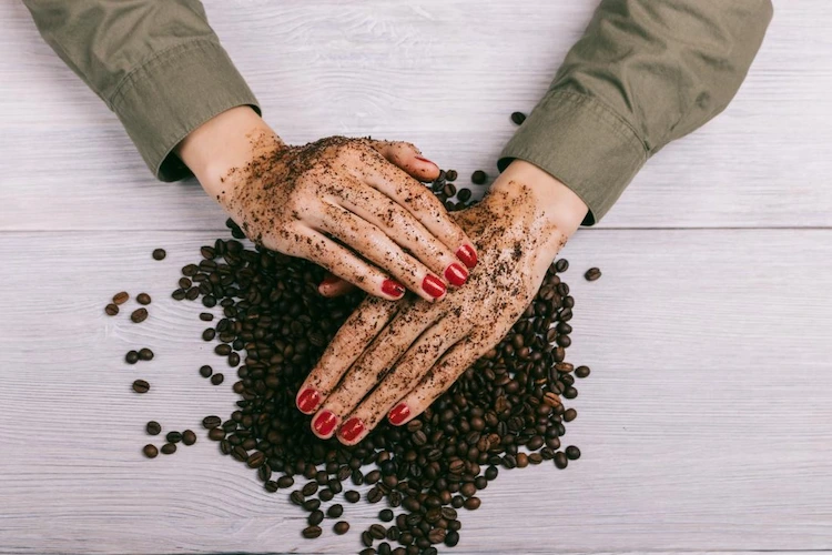 Kaffeepeeling für glatte Haut kann zu jeder Zeit benutzt werden