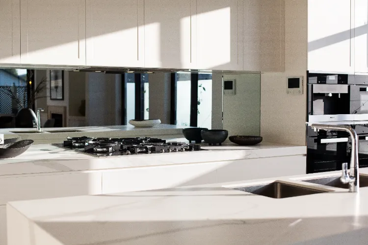 Küchen Trends 2022 Acrylglas Kunststoffplatten in der Einrichtung Vorteile