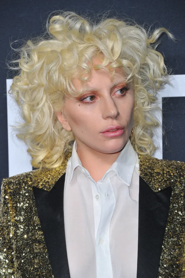 Lady Gaga Frisuren Bleached Brows Modetrend 2022