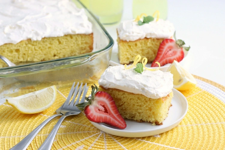 Limonaden-Kuchen-Rezept mit Marshmallow-Creme als Topping