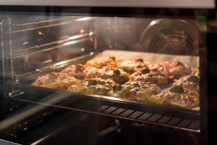 Mini-Backofen so schnell glänzt er wieder auf der Küchentheke