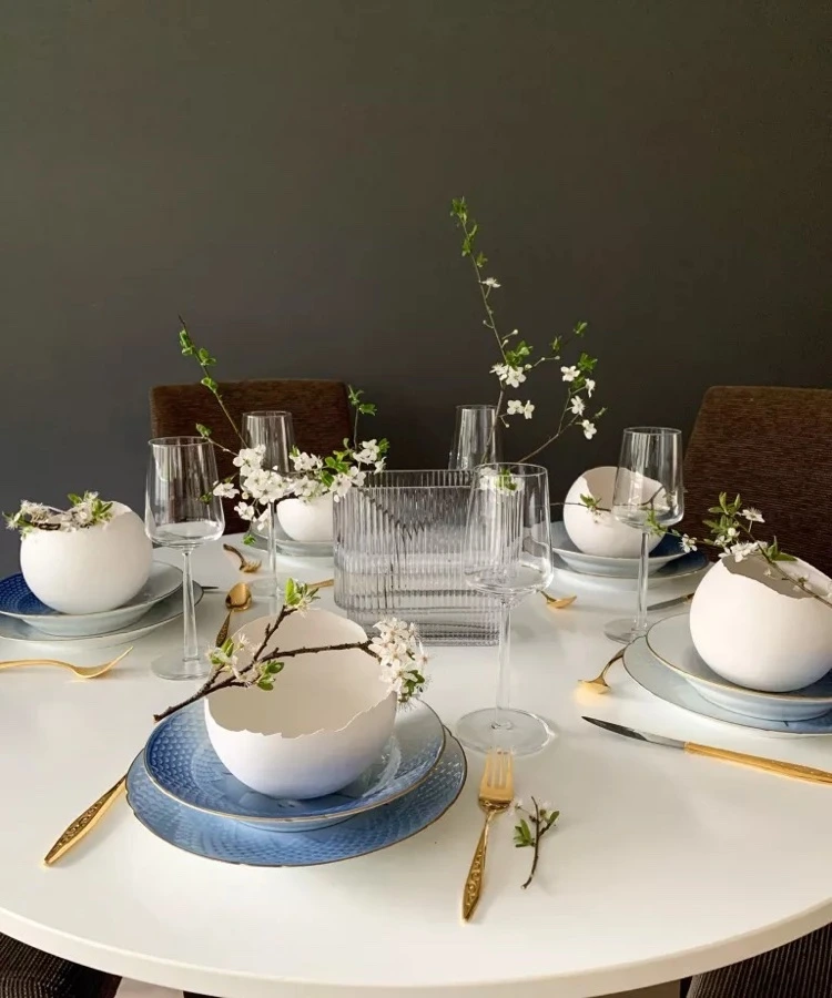 Minimalistische einfache Tischdeko zu Ostern 2022 Blütenzweige