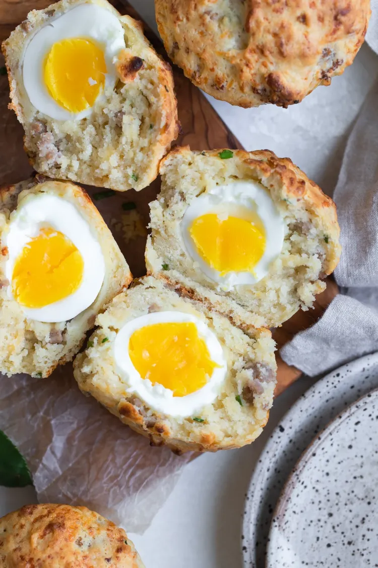 Muffins mit Eier und Speck wie Ostereier verwerten Rezepte