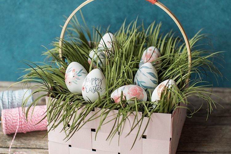 Osterkörbchen passend mit künstlichem Ostergras und Ostereiern füllen