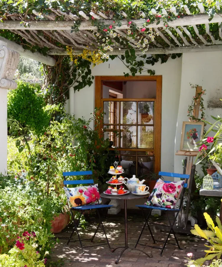 Pergola im Garten Ideen Gartenmöbel im mediterranen Stil