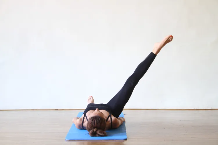 Pilates Übungen Anfänger Bein Training mit Eigengewicht