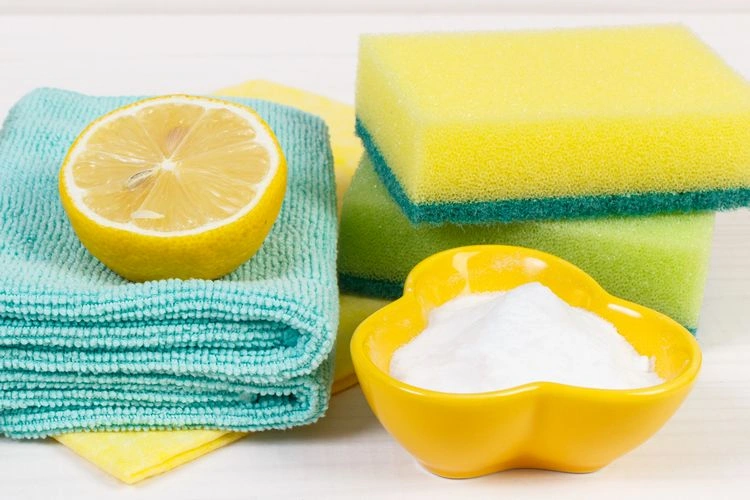Plastik wieder weiß bekommen mit Hausmitteln - Zitrone