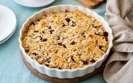 Rhabarbertorte mit Sahne zu Ostern Rhabarber Streuselkuchen Originalrezept