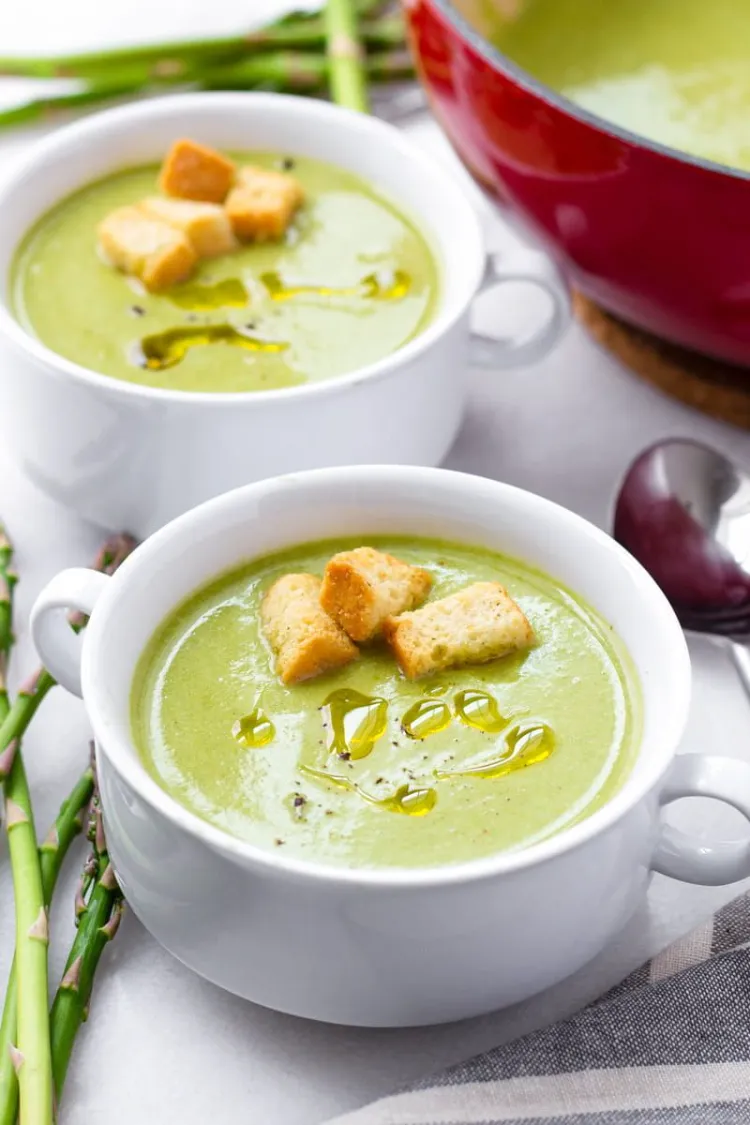 Spargelsuppe Rezept mit Kartoffeln Cremesuppe mit Frühlingsgemüse