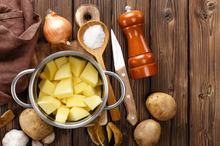Tipps für Kartoffelbrei - Kartoffeln nicht in kochendes Wasser geben