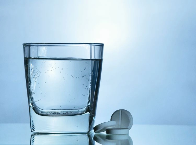 Vergilbtes Plastik säubern mit Acetylsalicylsäure-Tabletten