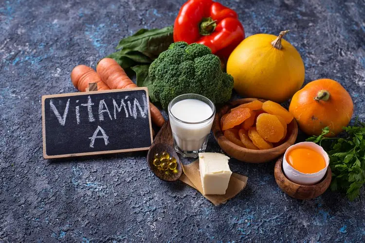 Vitamine gegen Pickel Retinol Nährstoffe für die Haut