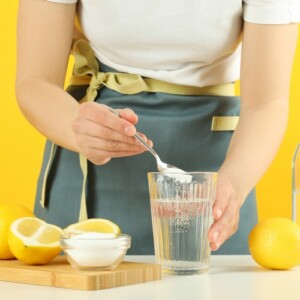 Zitronensaft im Haushalt umweltfreundliches Reinigungsmittel