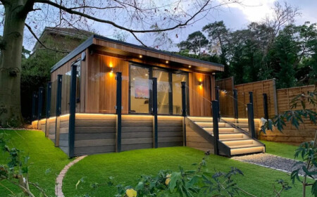 aus altem schuppen ein modernes gartenbüro bauen und die privatsphäre zum arbeiten genießen