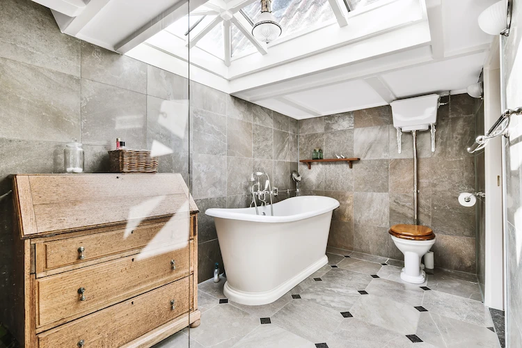 bathroom design with retro elements in a vintage look in combination with modern panels