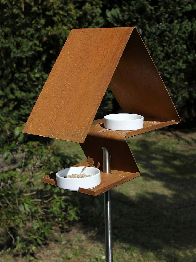 eisernes vogelhaus selber bauen und cortenstahl oder verrostetes metall zur erstellung von gartendeko benutzen
