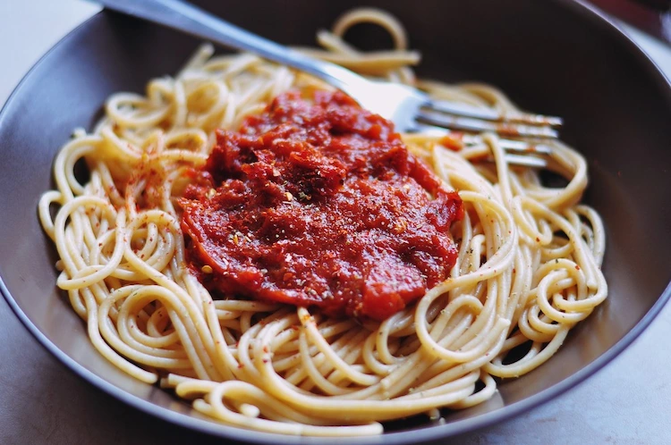fertige spaghettisaucen können salzhaltig und ungesund sein