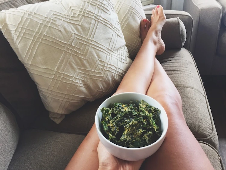 Kale chips and low-cholesterol foods as an alternative to junk food like high-cholesterol potato chips