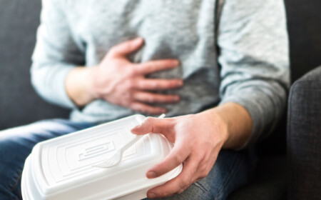 lebensmittelvergiftung und salmonellose durch verschiedene symptome unterscheidbar