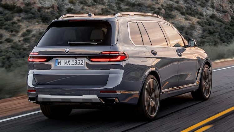 New design concept for the taillights of a 2022 BMW cross-country sedan