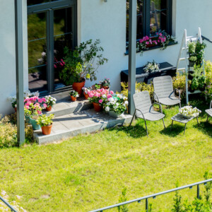 passende blumen und pflanzensorten wählen und einen vorhandenen garten umgestalten