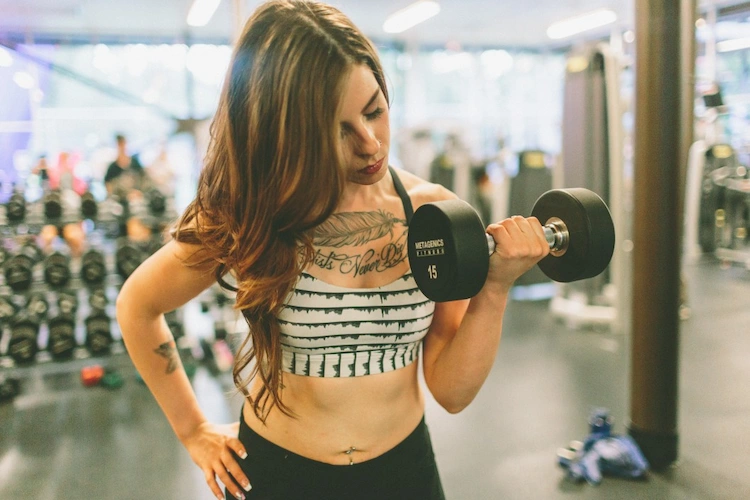 use of dumbbells to increase strength in women